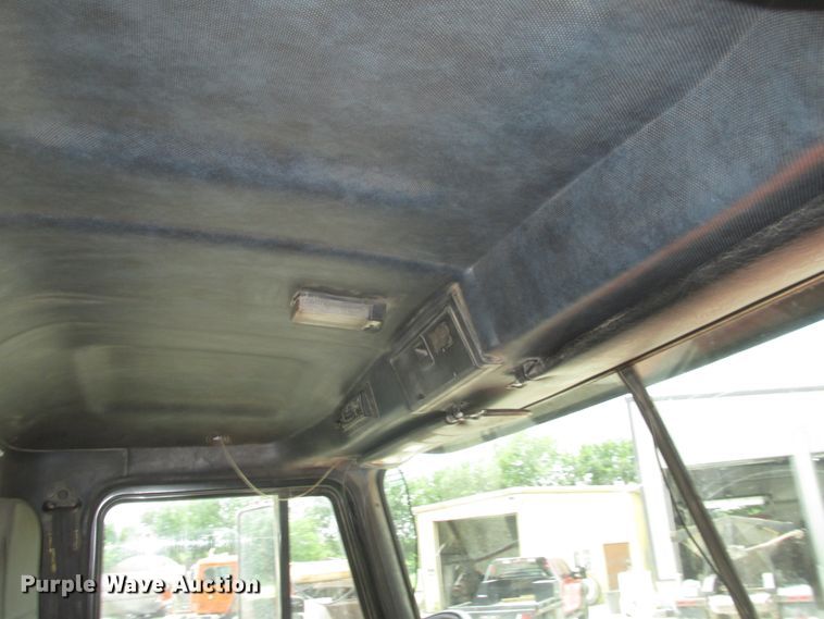 image for item DG2649 2000 Mack CH613  semi truck