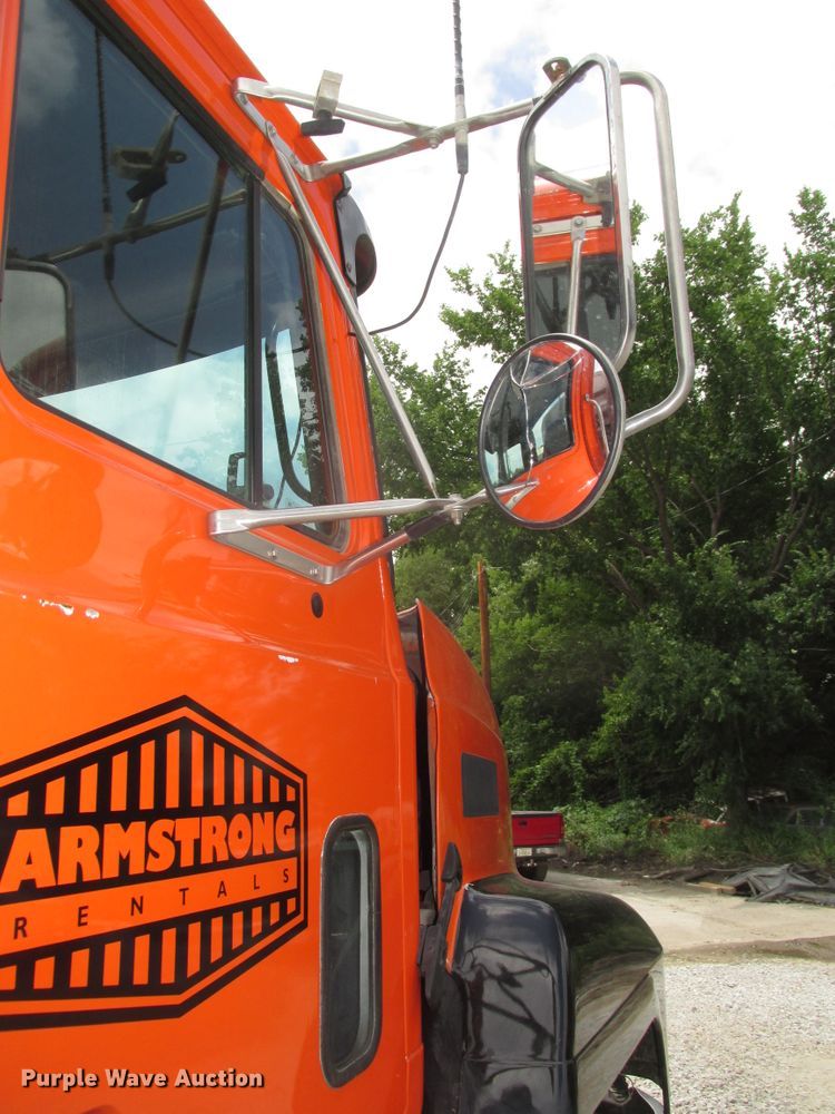 image for item DG2649 2000 Mack CH613  semi truck