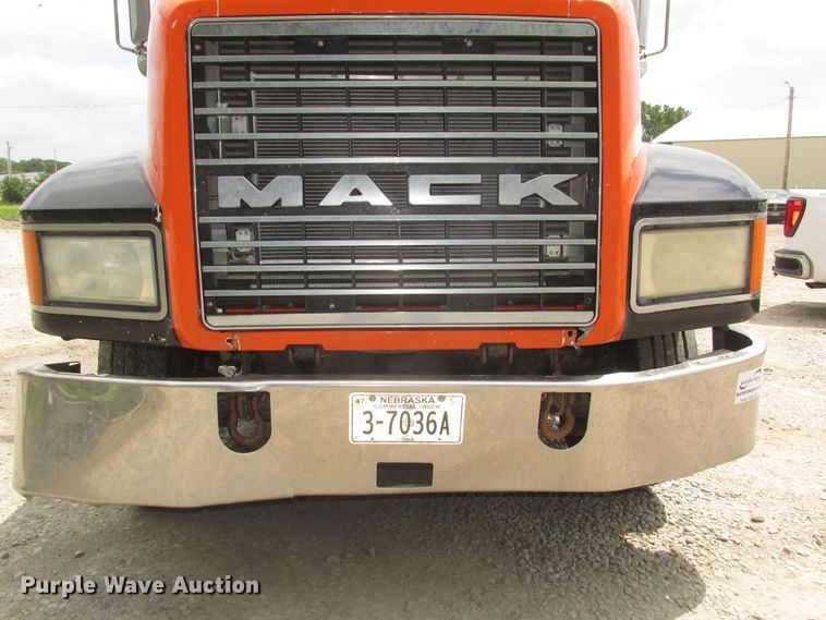 image for item DG2649 2000 Mack CH613  semi truck