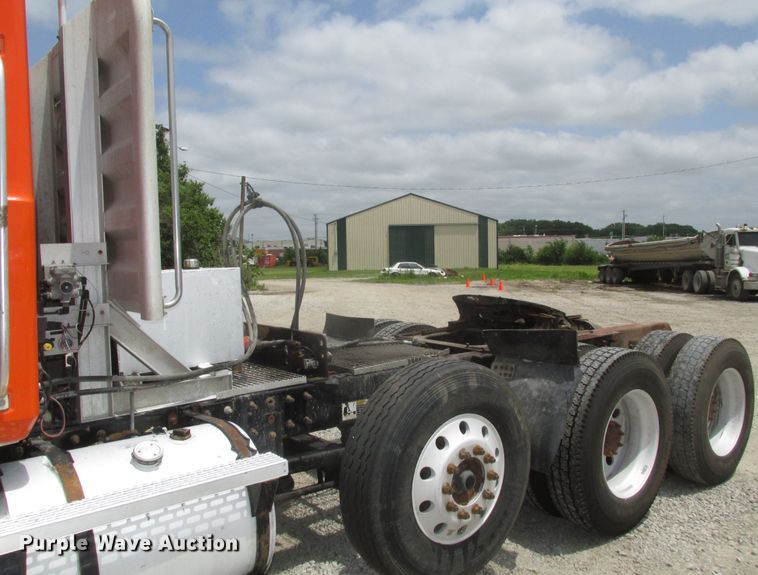 image for item DG2649 2000 Mack CH613  semi truck