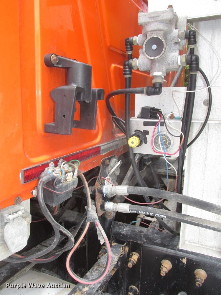 image for item DG2649 2000 Mack CH613  semi truck