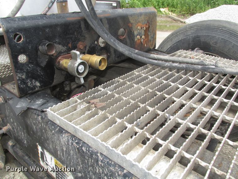 image for item DG2649 2000 Mack CH613  semi truck