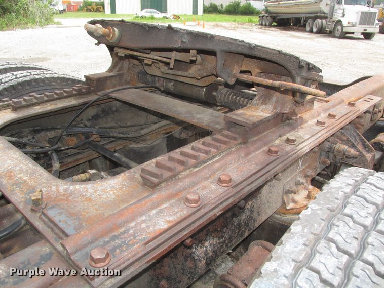 image for item DG2649 2000 Mack CH613  semi truck