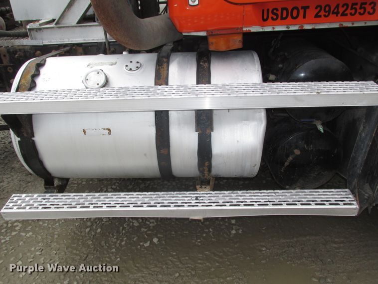 image for item DG2649 2000 Mack CH613  semi truck