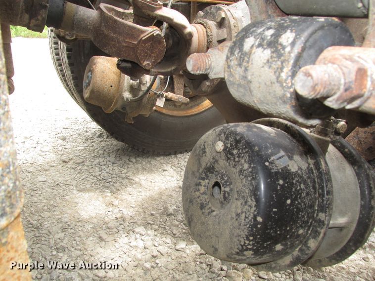 image for item DG2649 2000 Mack CH613  semi truck