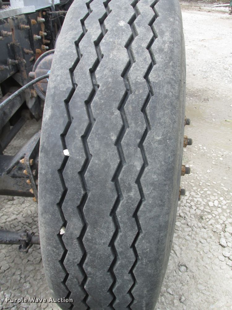 image for item DG2649 2000 Mack CH613  semi truck