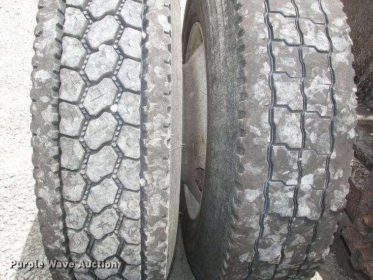 image for item DG2649 2000 Mack CH613  semi truck