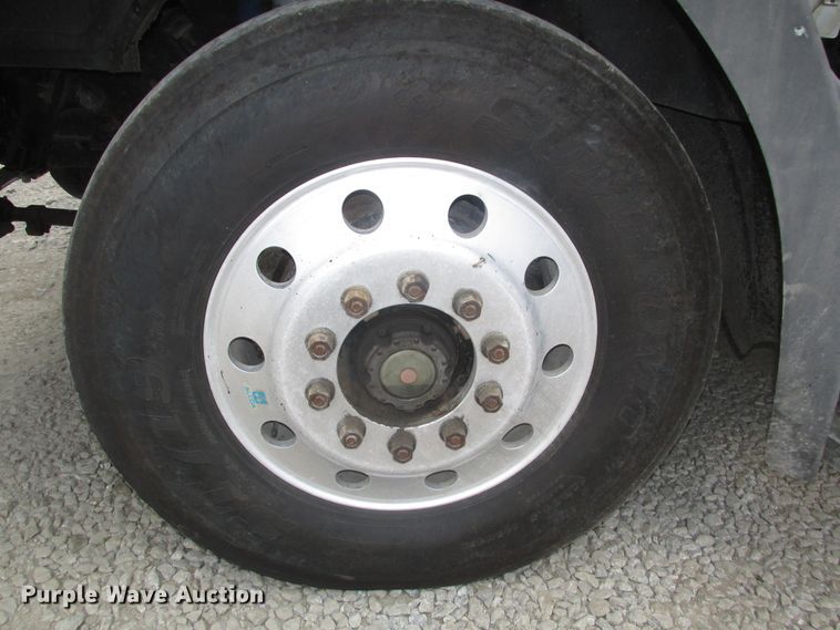 image for item DG2649 2000 Mack CH613  semi truck