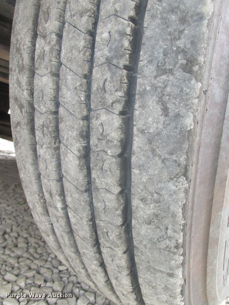 image for item DG2649 2000 Mack CH613  semi truck