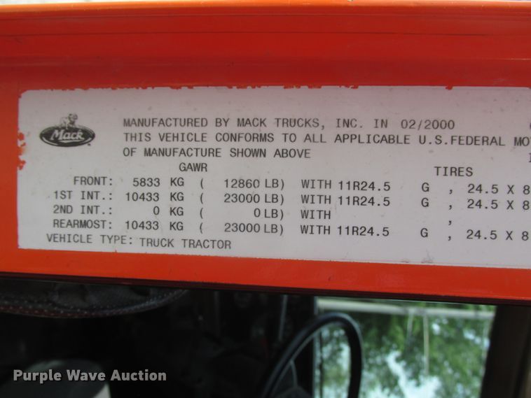 image for item DG2649 2000 Mack CH613  semi truck