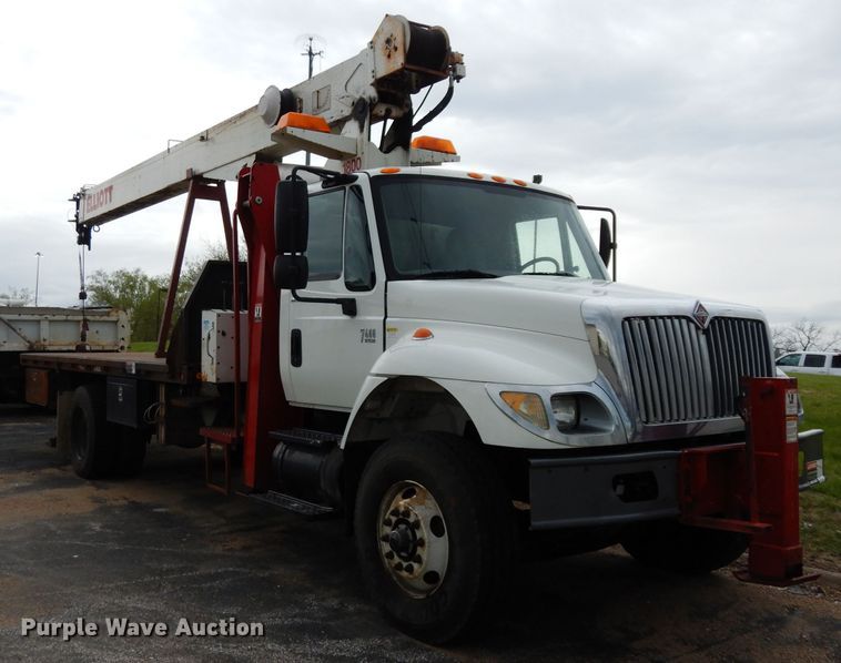 image for item DG6421 2004 International 7400 crane truck