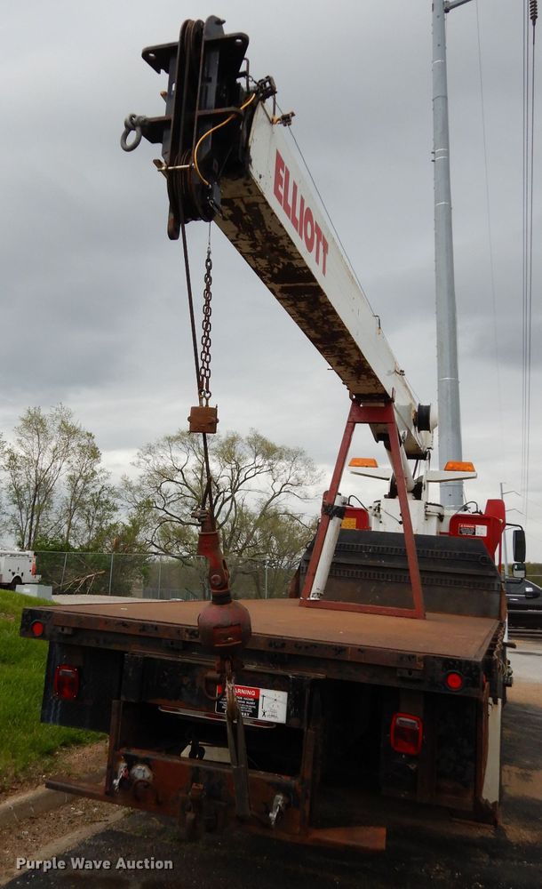 image for item DG6421 2004 International 7400 crane truck