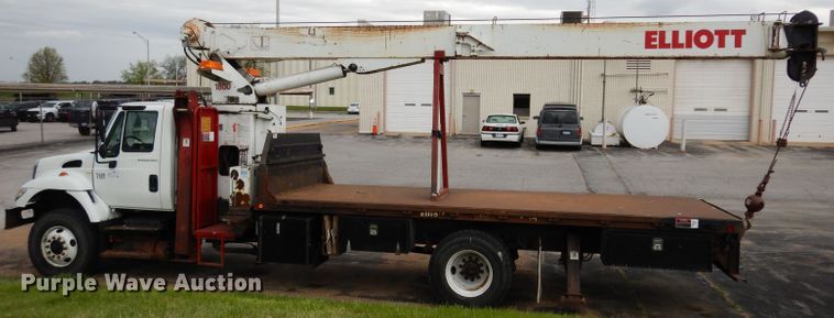 image for item DG6421 2004 International 7400 crane truck