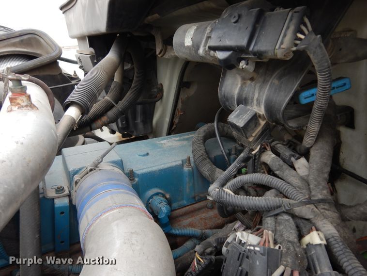 image for item DG6421 2004 International 7400 crane truck