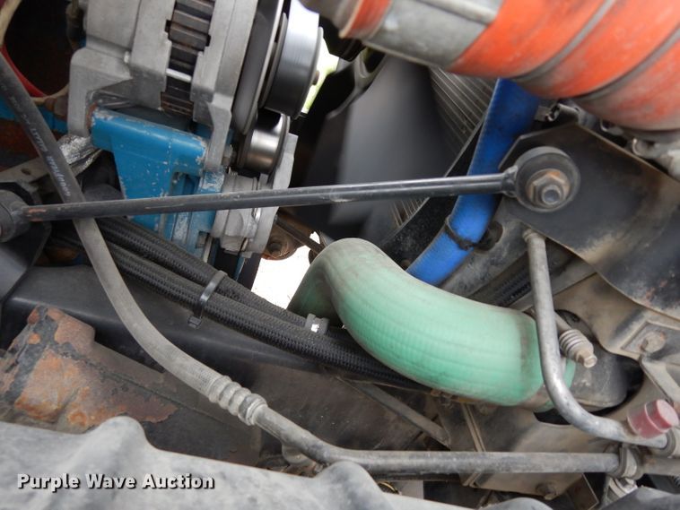 image for item DG6421 2004 International 7400 crane truck