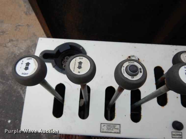 image for item DG6421 2004 International 7400 crane truck