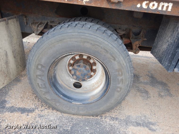 image for item DG6421 2004 International 7400 crane truck