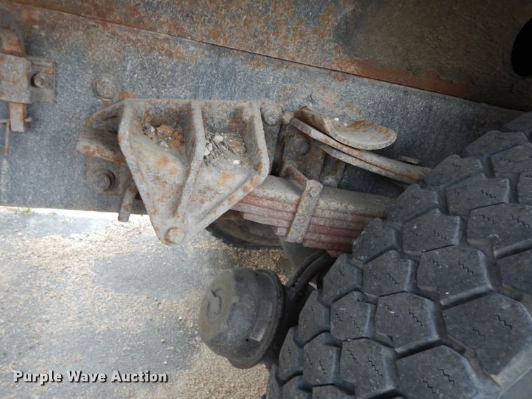 image for item DG6421 2004 International 7400 crane truck