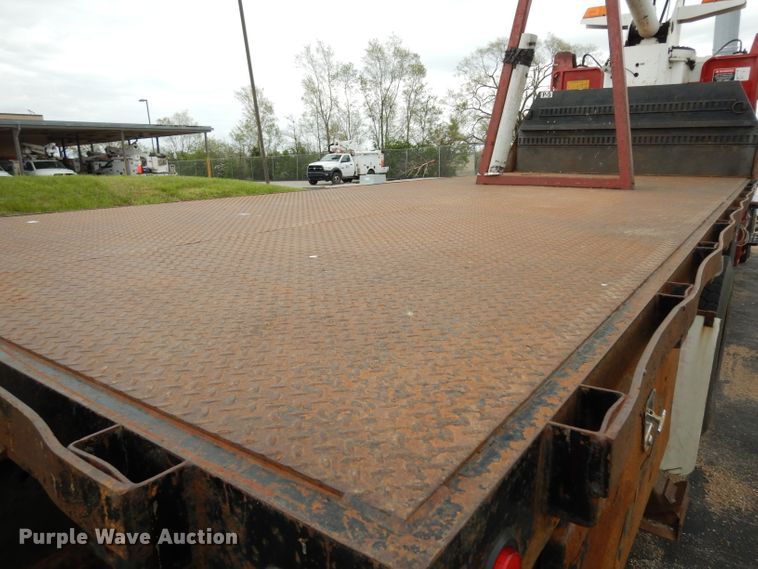 image for item DG6421 2004 International 7400 crane truck