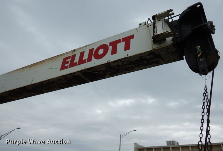 image for item DG6421 2004 International 7400 crane truck