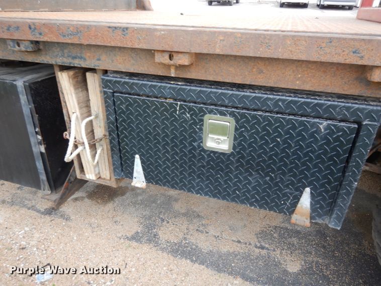 image for item DG6421 2004 International 7400 crane truck