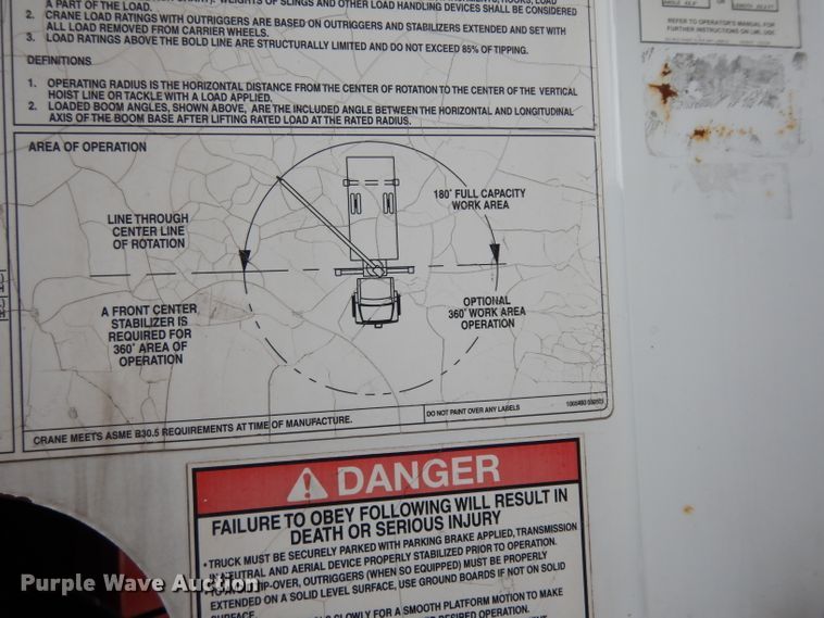 image for item DG6421 2004 International 7400 crane truck