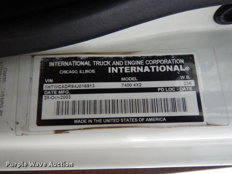 image for item DG6421 2004 International 7400 crane truck