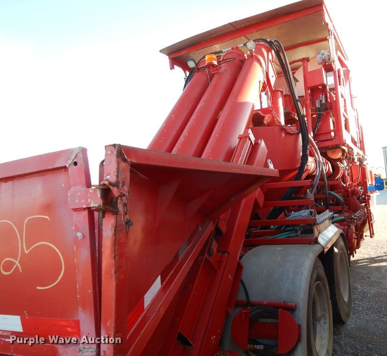 image for item DG6821 2008 Mertz Stewart & Stevenson MT-102-HP TA blender trailer