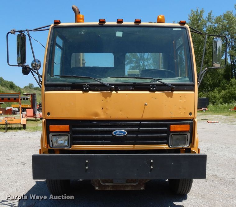 image for item DG7976 1992 Ford Cargo 8000  truck cab and chassis