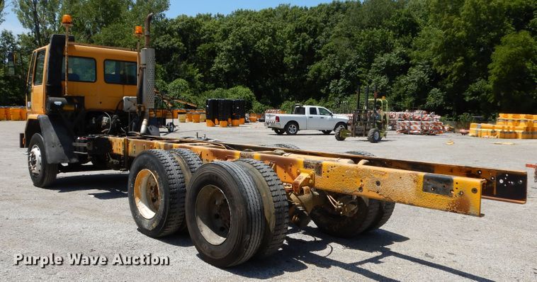 image for item DG7976 1992 Ford Cargo 8000  truck cab and chassis