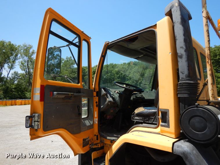 image for item DG7976 1992 Ford Cargo 8000  truck cab and chassis