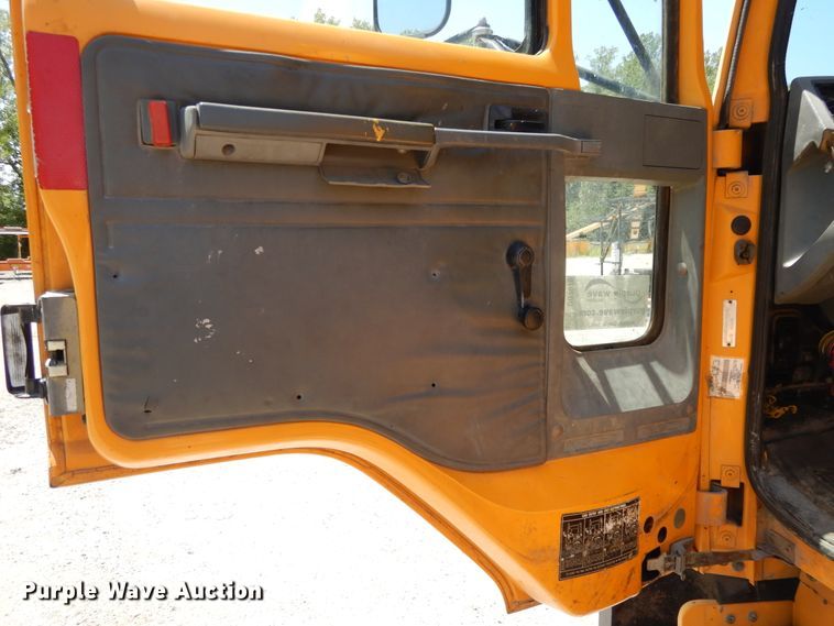 image for item DG7976 1992 Ford Cargo 8000  truck cab and chassis