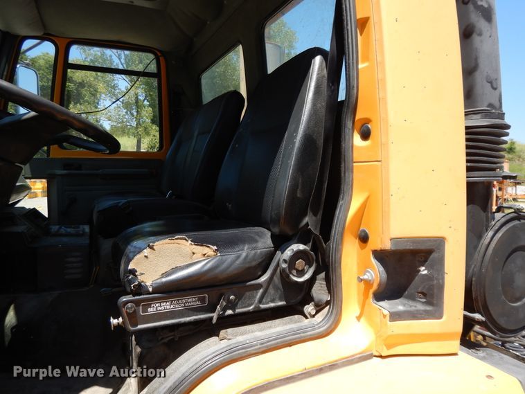 image for item DG7976 1992 Ford Cargo 8000  truck cab and chassis