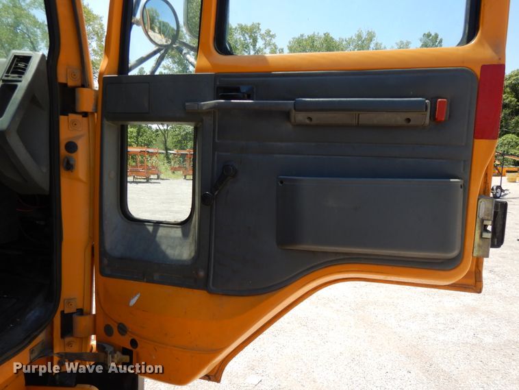 image for item DG7976 1992 Ford Cargo 8000  truck cab and chassis