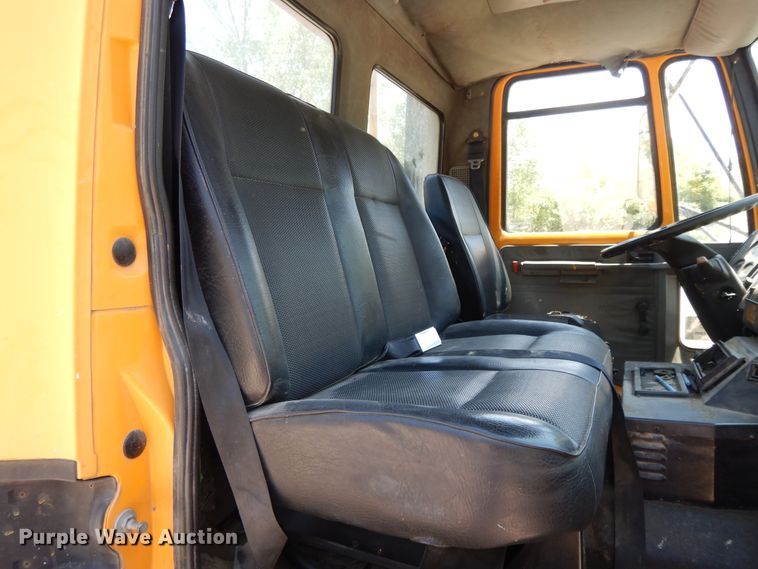 image for item DG7976 1992 Ford Cargo 8000  truck cab and chassis