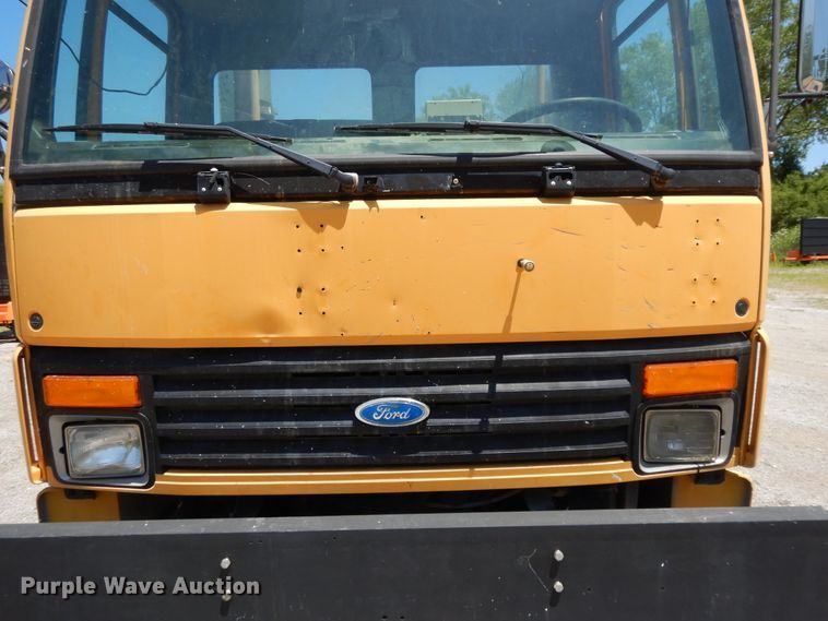 image for item DG7976 1992 Ford Cargo 8000  truck cab and chassis