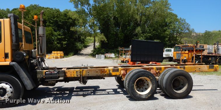 image for item DG7976 1992 Ford Cargo 8000  truck cab and chassis