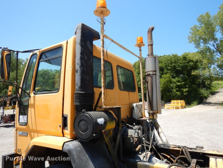 image for item DG7976 1992 Ford Cargo 8000  truck cab and chassis