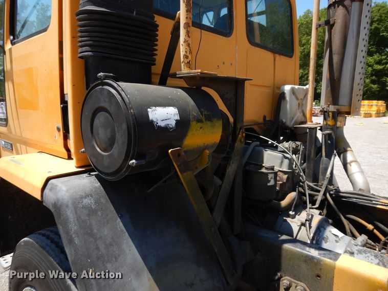 image for item DG7976 1992 Ford Cargo 8000  truck cab and chassis