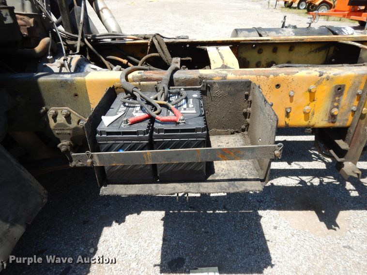 image for item DG7976 1992 Ford Cargo 8000  truck cab and chassis