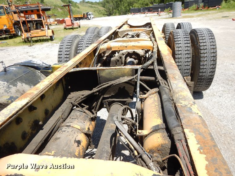 image for item DG7976 1992 Ford Cargo 8000  truck cab and chassis