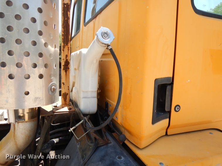 image for item DG7976 1992 Ford Cargo 8000  truck cab and chassis