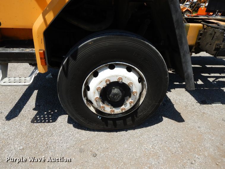 image for item DG7976 1992 Ford Cargo 8000  truck cab and chassis