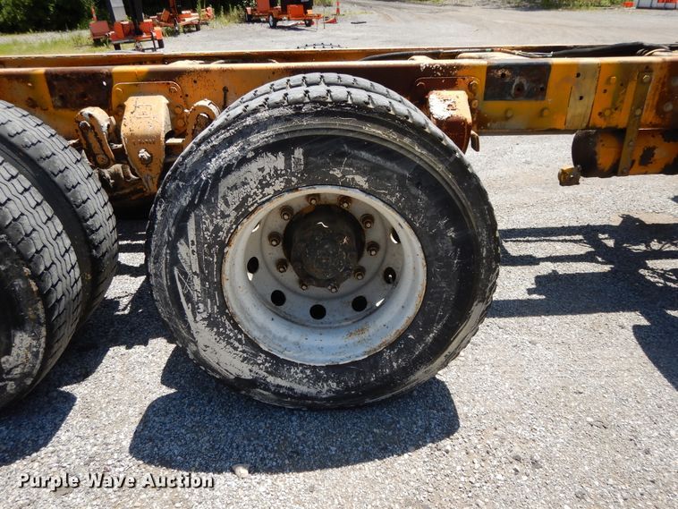 image for item DG7976 1992 Ford Cargo 8000  truck cab and chassis