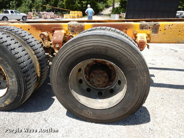 image for item DG7976 1992 Ford Cargo 8000  truck cab and chassis