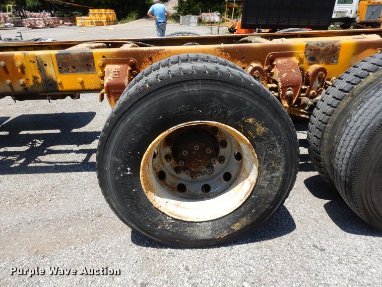 image for item DG7976 1992 Ford Cargo 8000  truck cab and chassis