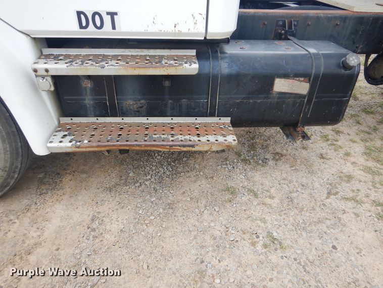 image for item DG8704 2001 Freightliner FL80  dump truck
