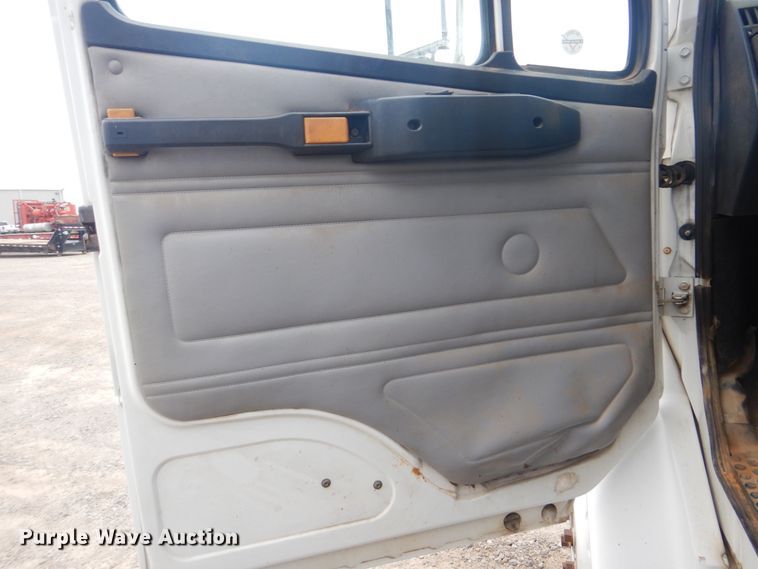 image for item DG8704 2001 Freightliner FL80  dump truck