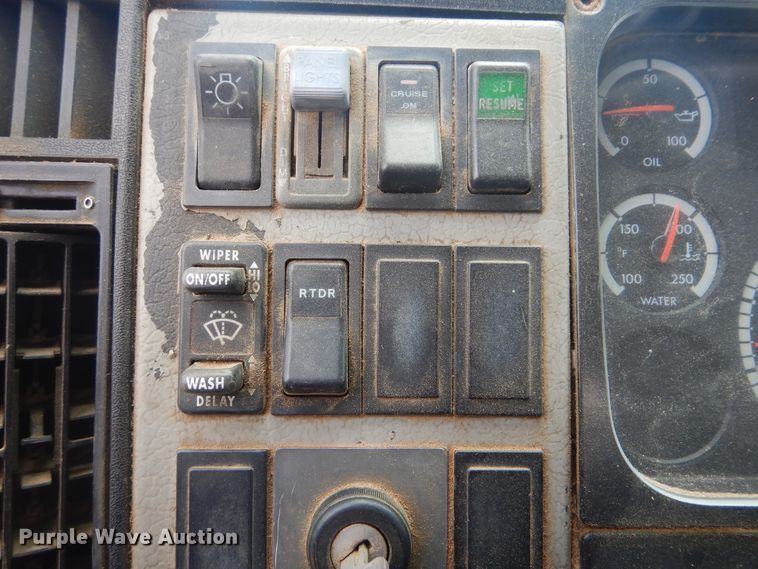 image for item DG8704 2001 Freightliner FL80  dump truck