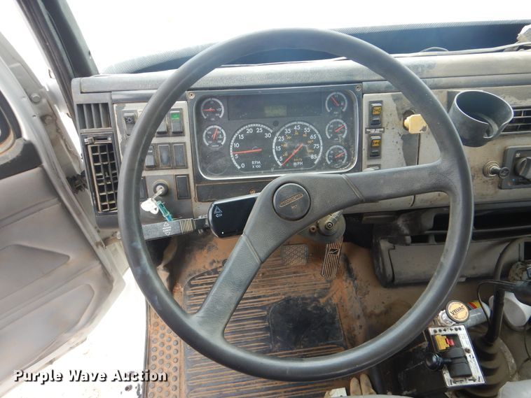 image for item DG8704 2001 Freightliner FL80  dump truck